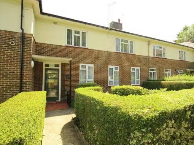 Rental! 1 BA 1 bedroom maisonette for rent in Mickleham Close.
