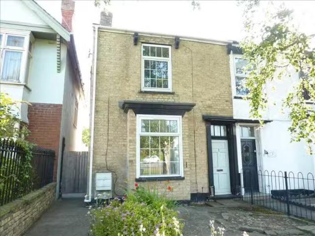 New 1 BA 1 bedroom semi detached house for rent in Cheapside.