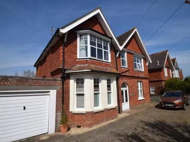 Nice 1 BA 1 bedroom property for rent in Carew Road, Eastbourn.