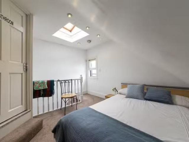 Charming 1 BA 1 bedroom town house for rent in Verulam Road, S.