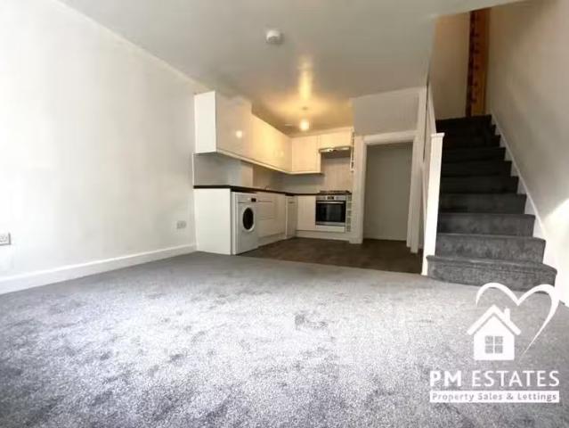 Just in! 1 BA 1 bedroom terraced house for rent in Ashdale, Bi.