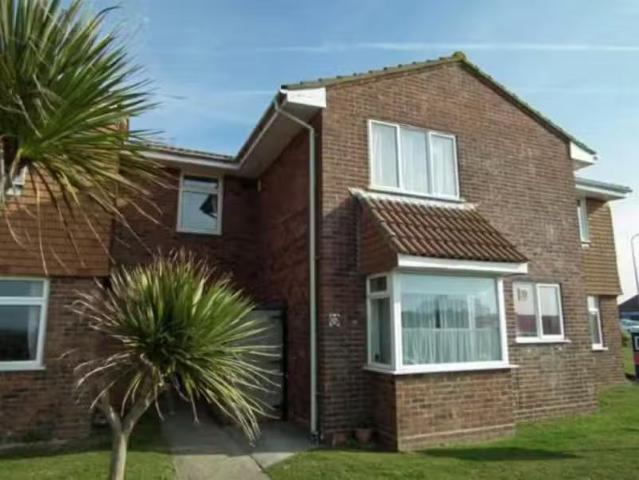 Deal! 1 BA 1 bedroom terraced house for rent in St Crispians.