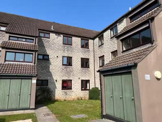 Cozy 1 BA 2 bedroom apartment for rent in Midsomer Norton, Rad.