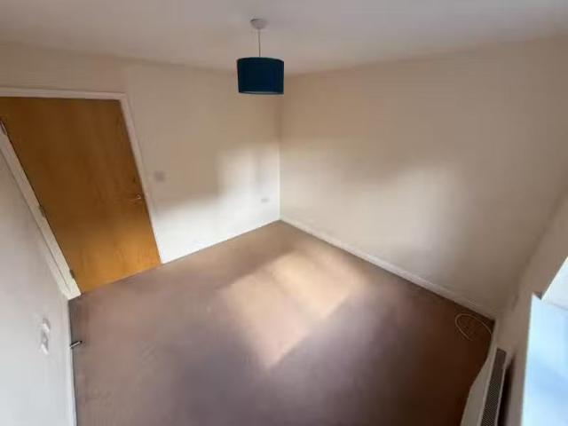 Deal! 1 BA 2 bedroom apartment for rent in Laithe Hall Avenue.