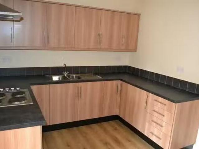 Cheap 1 BA 2 bedroom apartment for rent in Louise Street, Dudl.