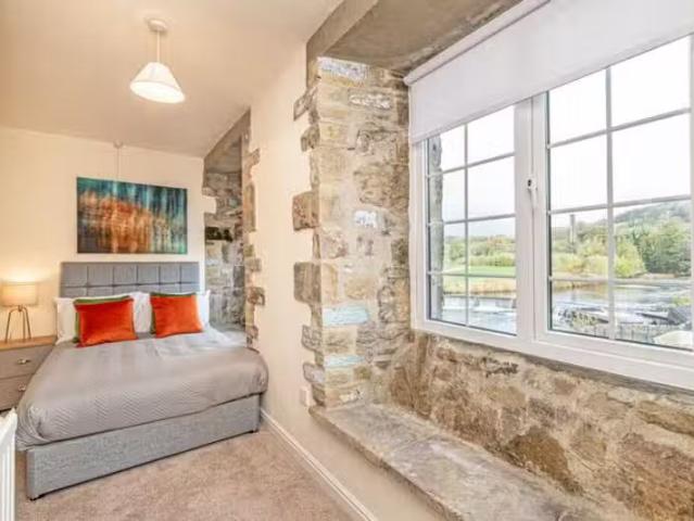 Unique 1 BA 2 bedroom apartment for rent in Stackhouse, Bridge.