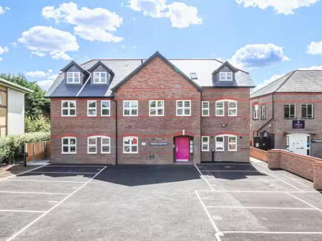 Charming 1 BA 2 bedroom apartment for rent in Southdown Road.