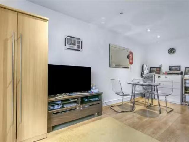 New 1 BA 2 bedroom apartment for rent in Turner Street, London.