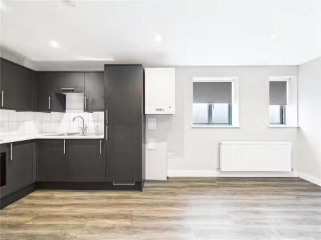 For Rent! 1 BA 2 bedroom apartment for rent in The Parade, Bri.