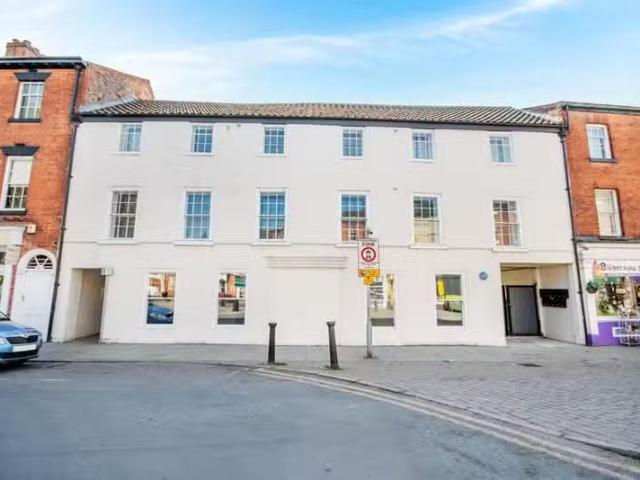 Unique 1 BA 2 bedroom apartment for rent in 4 Chapelgate, Retf.