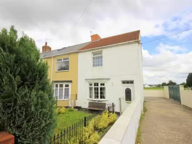 Rental! 1 BA 2 bedroom end of terrace house for rent in Garden.