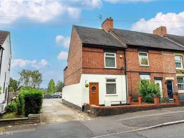 Cheap 1 BA 2 bedroom end of terrace house for rent in Watling.