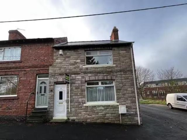 Cozy 1 BA 2 bedroom end of terrace house for rent in Walker St.