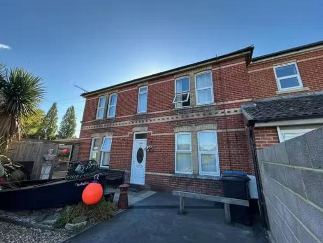 For Rent! 1 BA 2 bedroom flat for rent in 200B Ringwood Road.