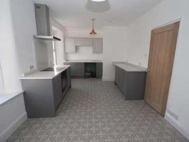 Charming 1 BA 2 bedroom flat for rent in 20 Old Church Road, C.