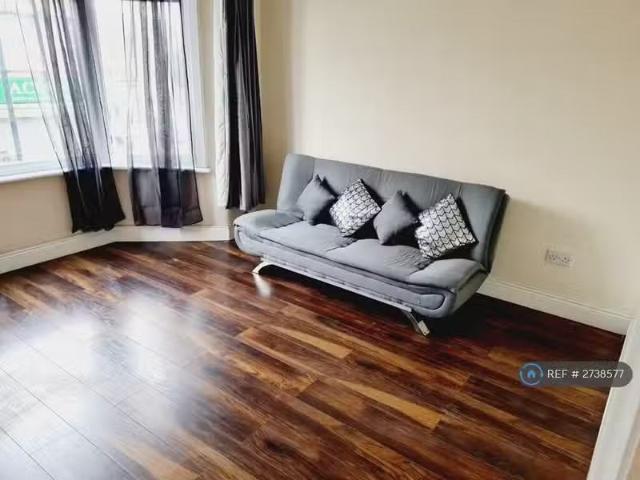 Just in! 1 BA 2 bedroom flat for rent in Upton Park, London, E6