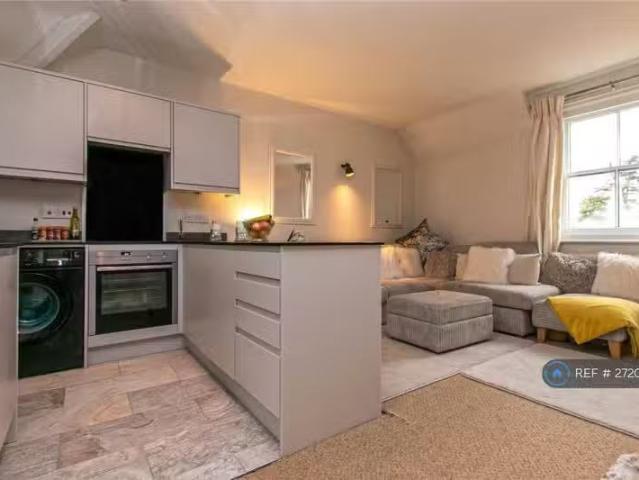 Just in! 1 BA 2 bedroom flat for rent in Victoria Road, Colche.