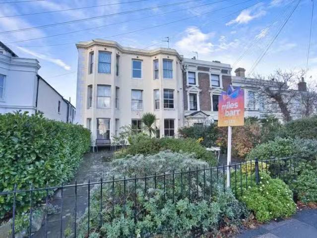Rental! 1 BA 2 bedroom flat for rent in Victoria Road, Deal, K.
