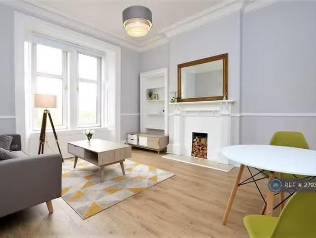 Just in! 1 BA 2 bedroom flat for rent in West Graham Street, G.