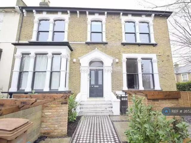 Cheap 1 BA 2 bedroom flat for rent in Evering Road, London, E5