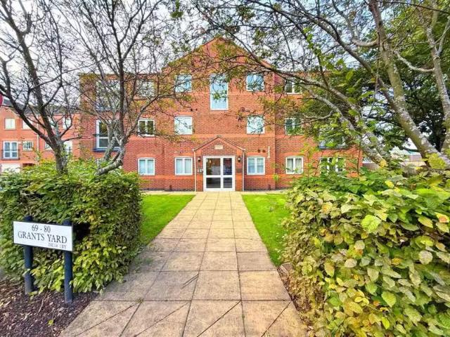 Cozy 1 BA 2 bedroom flat for rent in Grants Yard, Burton On Tr.