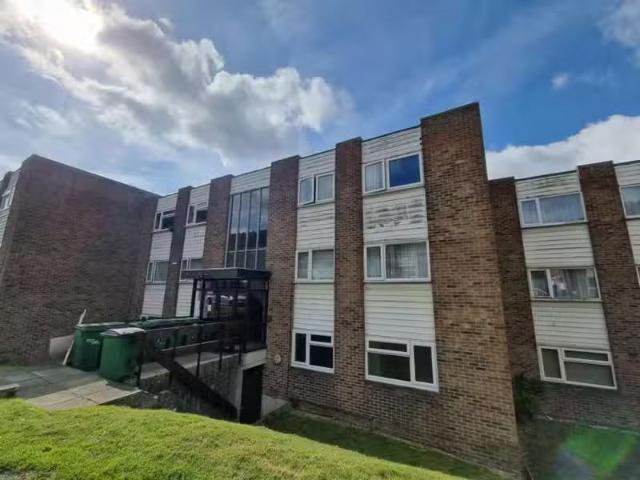Rental! 1 BA 2 bedroom flat for rent in Holywell Avenue, Folke.