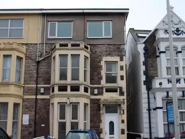 For Rent! 1 BA 2 bedroom flat for rent in Locking Road, Weston.