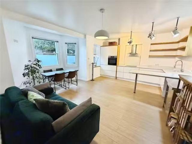 Unique 1 BA 2 bedroom flat for rent in Prince of Wales Terrace.