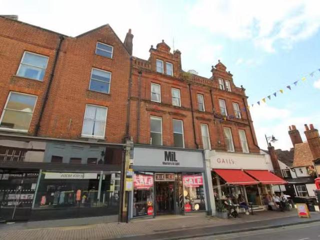 Deal! 1 BA 2 bedroom flat for rent in Pudding Lane, St. Albans.