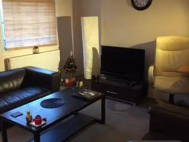 For Rent! 1 BA 2 bedroom flat for rent in Regent Street, Leami.