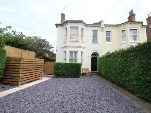 Unique 1 BA 2 bedroom flat for rent in St Marys Crescent, Leam.