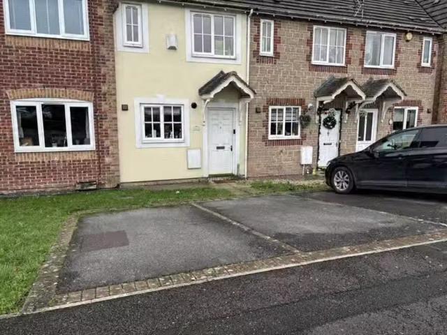 Cozy 1 BA 2 bedroom house for rent in Plumtree Road, Locking C.