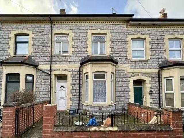 Cozy 1 BA 2 bedroom maisonette for rent in Windsor Road, Penar.