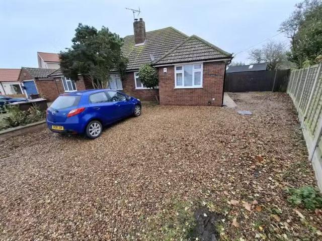 Rental! 1 BA 2 bedroom semi detached bungalow for rent in Pork.