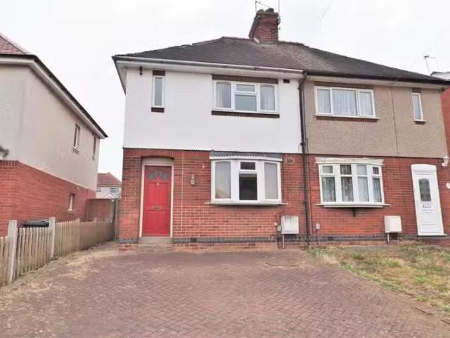 Charming 1 BA 2 bedroom semi detached house for rent in Black.
