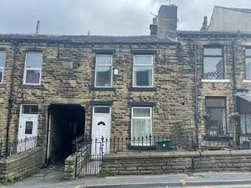 Charming 1 BA 2 bedroom terraced house for rent in Cottingley.