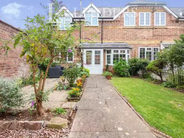 Cheap 1 BA 2 bedroom terraced house for rent in Belmont Mews.