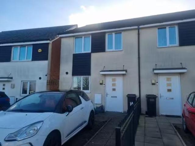 Cozy 1 BA 2 bedroom terraced house for rent in Bradfield Way.