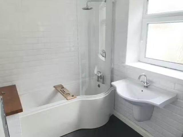 For Rent! 1 BA 2 bedroom terraced house for rent in Bridge Roa.