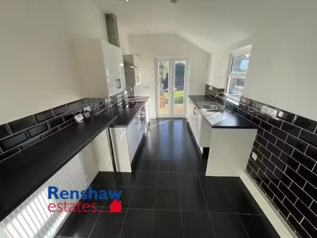 Just in! 1 BA 2 bedroom terraced house for rent in Gladstone S.