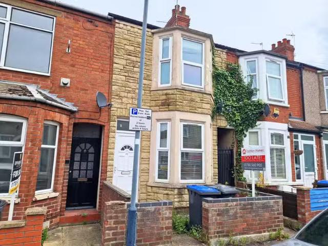 Nice 1 BA 2 bedroom terraced house for rent in Graham Road, Ru.