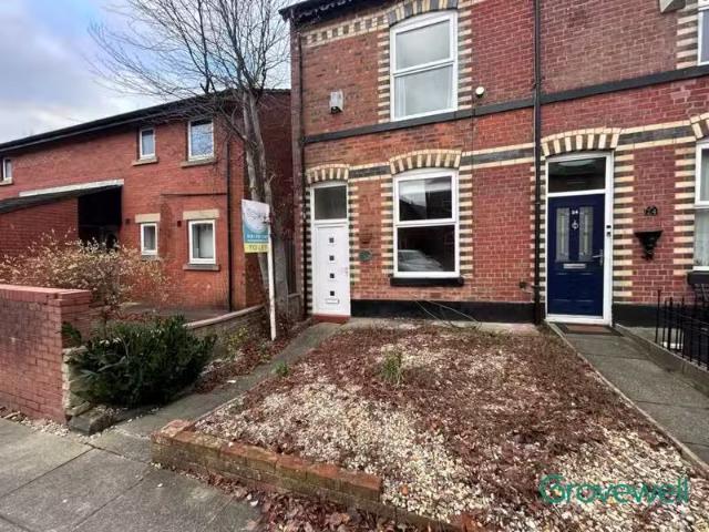 Cozy 1 BA 2 bedroom terraced house for rent in Hanson Street.