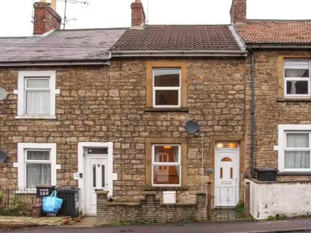 Cheap 1 BA 2 bedroom terraced house for rent in Huish, Yeovil.