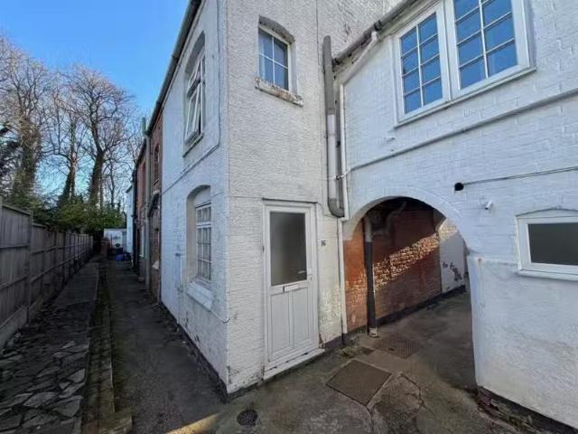 Deal! 1 BA 2 bedroom terraced house for rent in Main Street, H.
