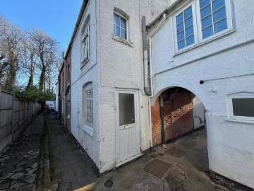 Rental! 1 BA 2 bedroom terraced house for rent in Main Street.
