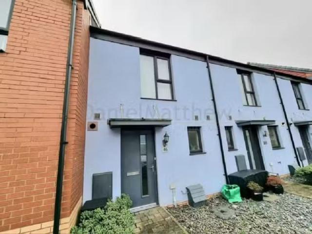 Cheap 1 BA 2 bedroom terraced house for rent in Mariners Walk.