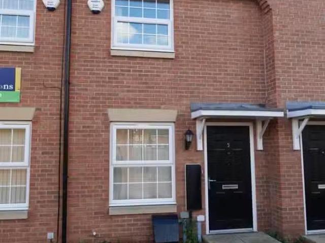 Nice 1 BA 2 bedroom terraced house for rent in Sherburn Mews.