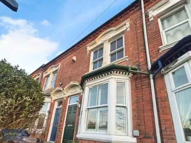 Rental! 1 BA 2 bedroom terraced house for rent in War Lane, Bi.