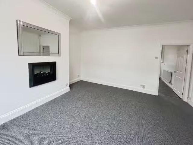Nice 1 BA 2 bedroom terraced house for rent in Third Avenue, H.