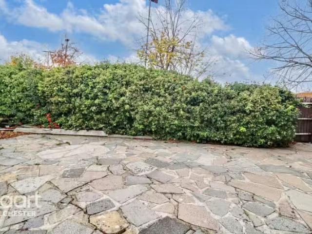 Rental! 1 BA 3 bedroom bungalow for rent in St Andrews Gardens.
